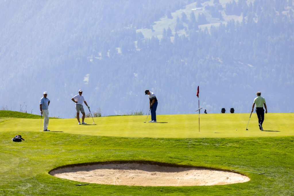 Un golfeur prêt à jouer sur le parcours Severiano Ballesteros, lors du Trophée de Golf APACH 2015.