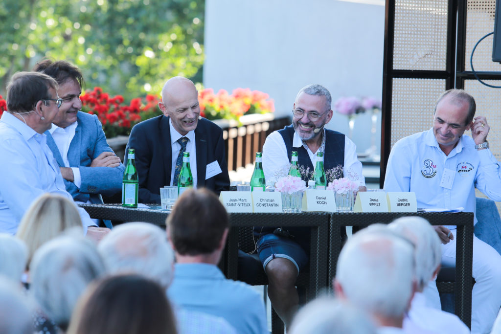 Intervenants et membres lors de la conférence santé APACH au Guarda Golf Hôtel à Crans-Montana.